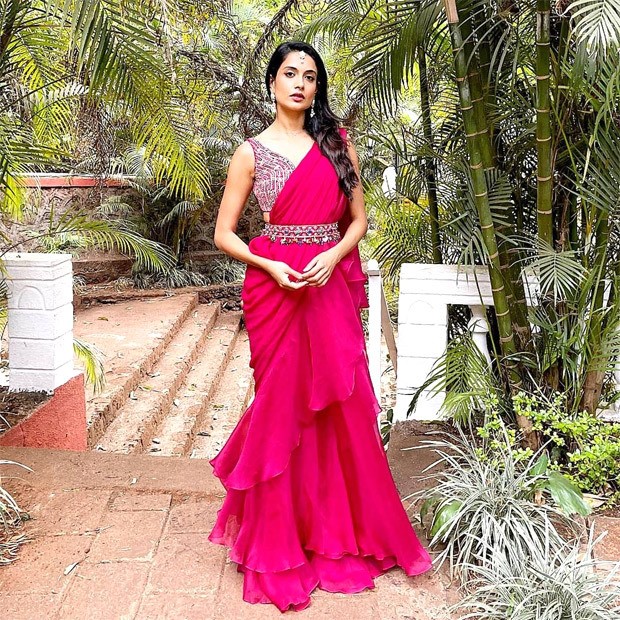 FASHION FACE OFF – Malavika Mohanan or Sarah Jane Dias - who wore fuscia saree from Ridhi Mehra's collection worth Rs. 65,800 better?