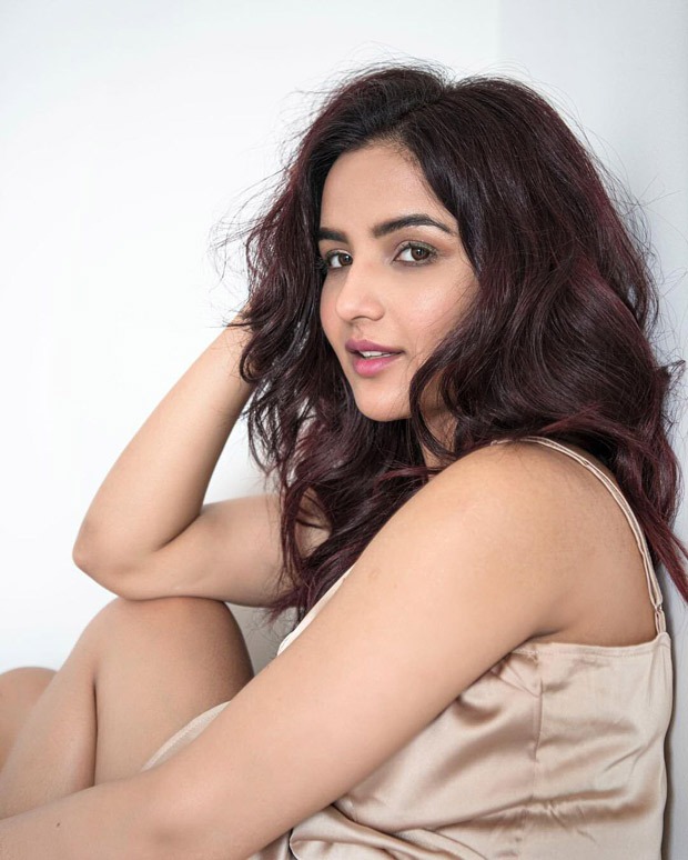 Jasmin Bhasin X Video Download - Jasmin Bhasin sets the summer vibe in strappy satin slip dress : Bollywood  News - Bollywood Hungama