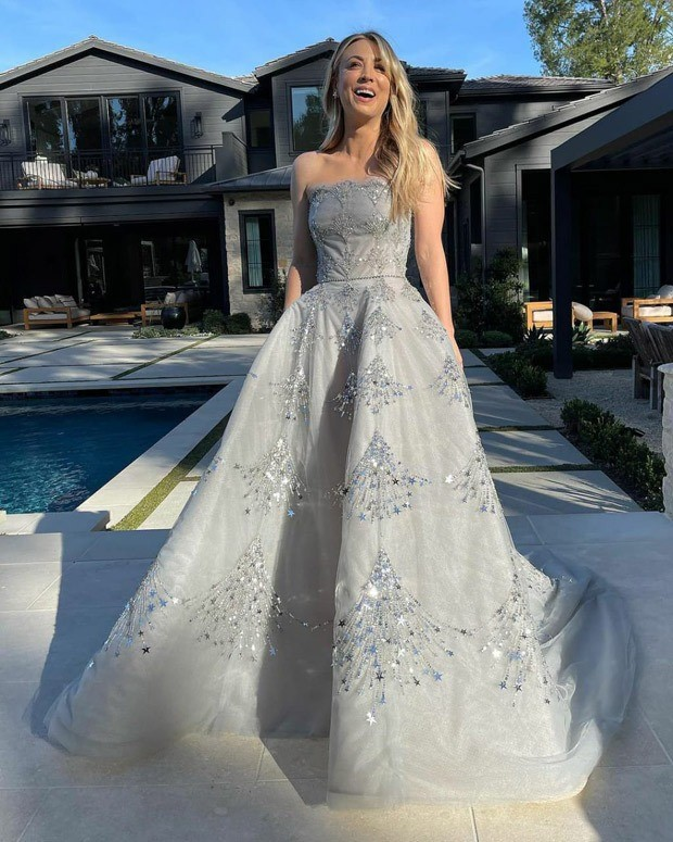 Golden Globes 2021 Rosamund Pike, Dan Levy, Nicole Kidman and more best dressed celebs steal the spotlight