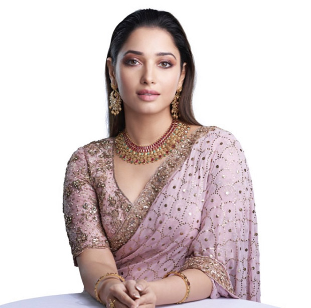 Jewellery with shop chiffon saree