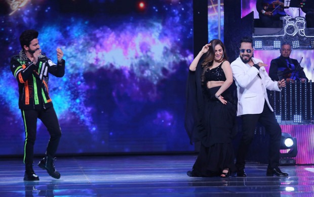 Kundali Bhagya’s Dheeraj Dhoopar and Shraddha Arya steal the show with their chemistry on Indian Pro Music League 