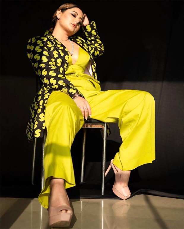 Rashami Desai looks smoking hot in plunging neckline yellow bralette and pants paired with printed blazer