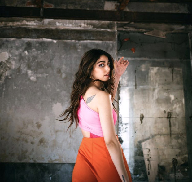 Alaya F makes a strong case for colour blocking in print bodysuit and poppy orange flared pants Alaya F makes a strong case for colour blocking in print bodysuit and poppy orange flared pants