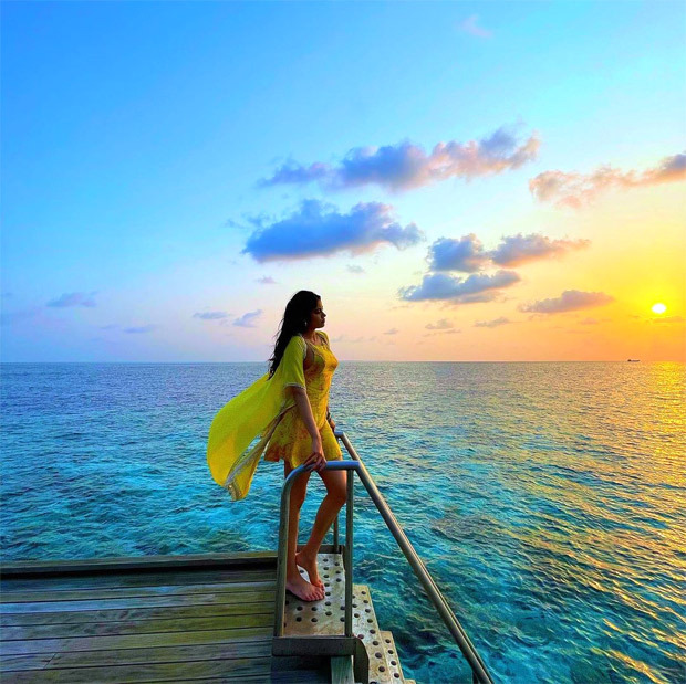 Janhvi Kapoor understand hype around Maldives, shares glorious pictures from her beach vacation 