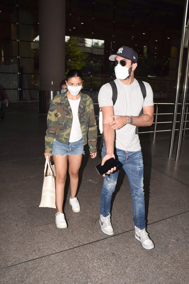 Ranbir Kapoor and Alia Bhatt sport casual attires as they step out together  : Bollywood News - Bollywood Hungama