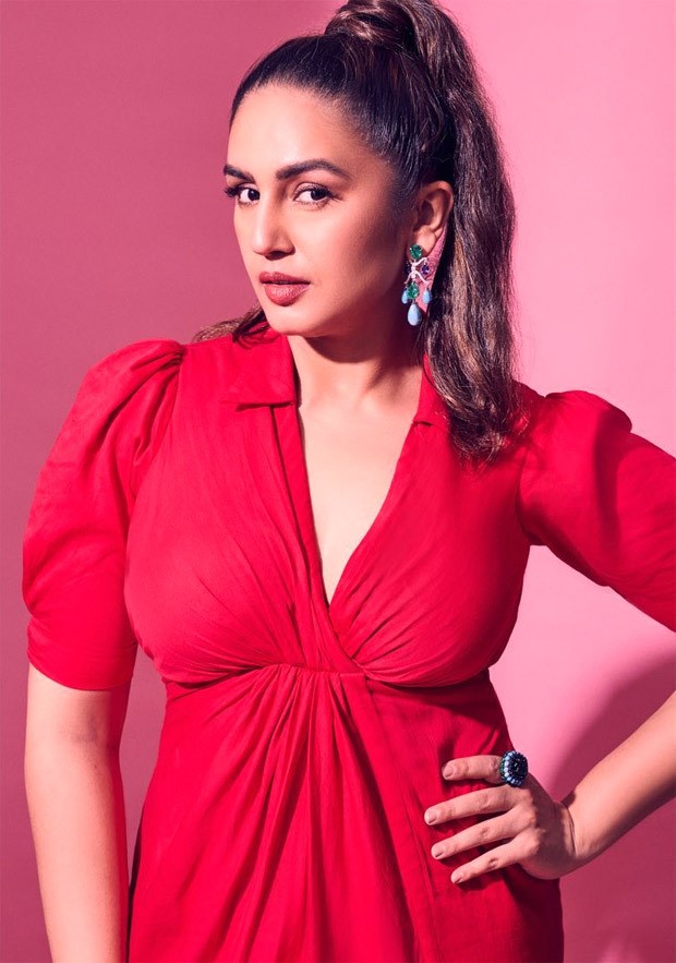 Huma Qureshi Xxx Video - Huma Qureshi looks ravishing in ruby red in thigh-high slit dress during  Maharani promotions : Bollywood News - Bollywood Hungama
