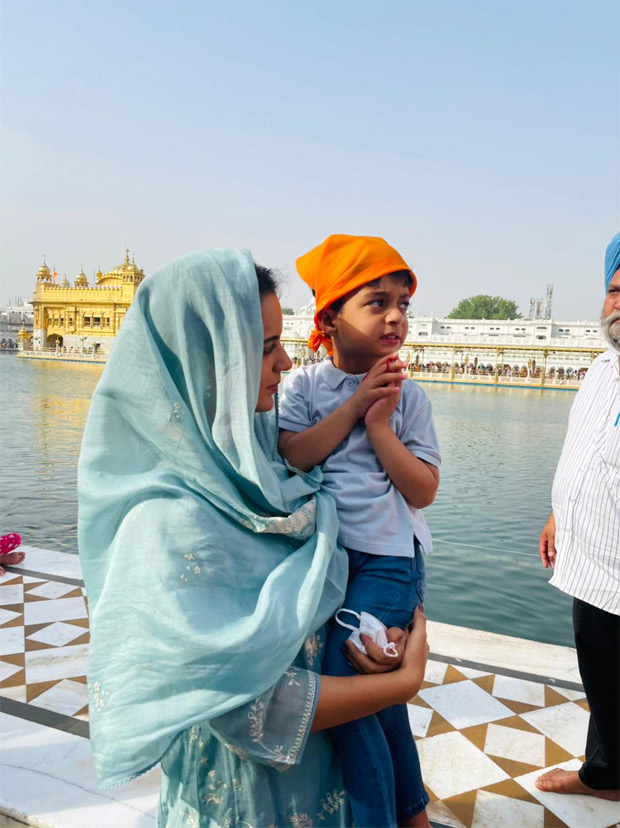 Kangana Ranaut visits the Golden Temple in Amritsar with her family