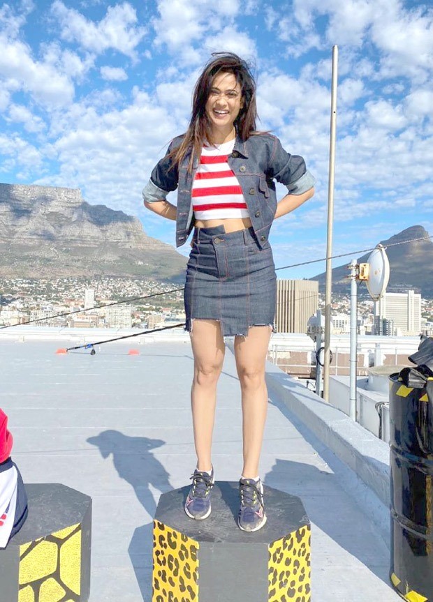 Khatron Ke Khiladi 11 star Shweta Tiwari flaunts her toned abs in striped top paired with denim jacket and mini skirt
