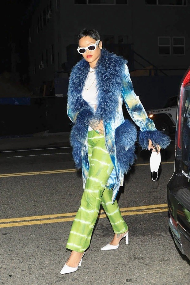 Rihanna brings back iconic pixie cut, channels her inner fashionista in vintage Christian Dior jacket worth Rs. 16 lakhs