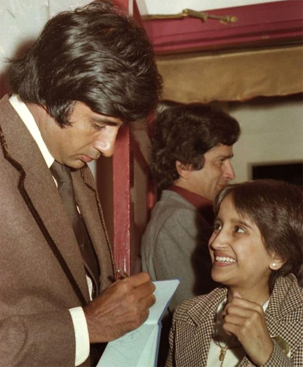 Amitabh Bachchan shares an adorable throwback picture with a little fan at the premiere of Kaala Patthar Amitabh Bachchan shares an adorable throwback picture with a little fan at the premiere of Kaala Patthar