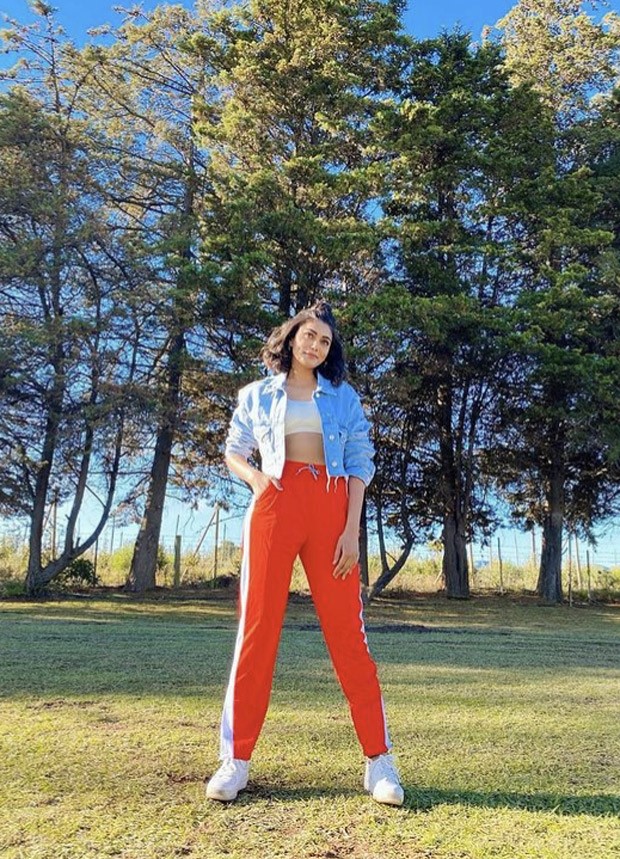 Khatron Ke Khiladi 11: Sana Makbul stuns in crop top, denim jacket and sweatpants in these sunkissed photos Khatron Ke Khiladi 11: Sana Makbul stuns in crop top, denim jacket and sweatpants in these sunkissed photos