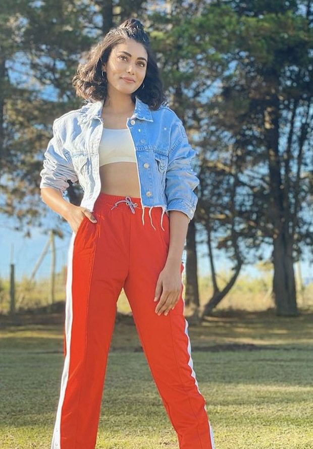 Khatron Ke Khiladi 11: Sana Makbul stuns in crop top, denim jacket and sweatpants in these sunkissed photos Khatron Ke Khiladi 11: Sana Makbul stuns in crop top, denim jacket and sweatpants in these sunkissed photos