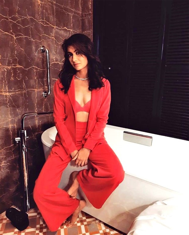 Kumkum Bhagya actress Sriti Jha looks ravishing in red bralette paired with  blazer and trouser : Bollywood News - Bollywood Hungama