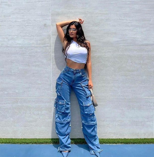 Kylie Jenner channels 90s and Y2K vibes in one-shoulder white crop top and  baggy wide-leg jeans 90 : Bollywood News - Bollywood Hungama