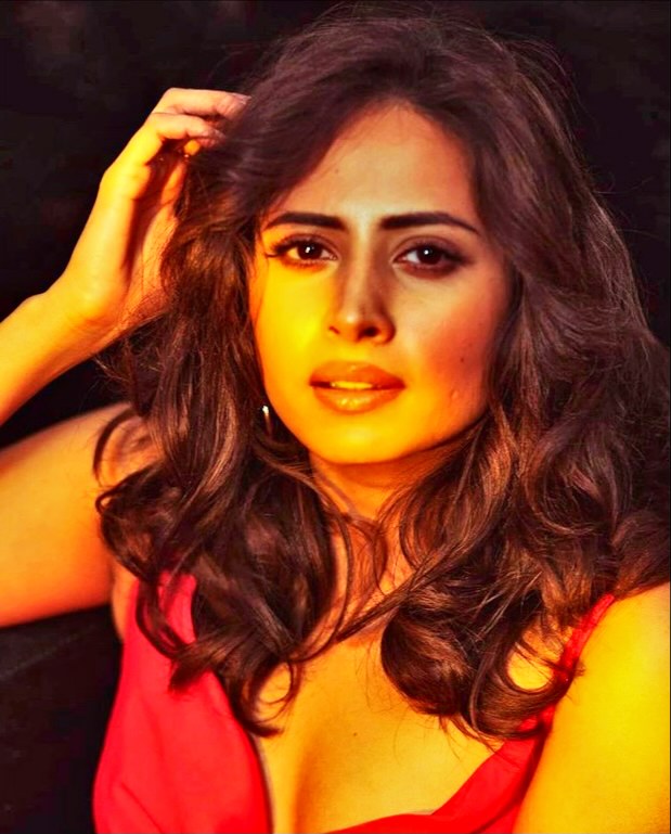 Sargun Mehta exudes charm in sultry pictures donning red satin dress and  soft glam : Bollywood News - Bollywood Hungama