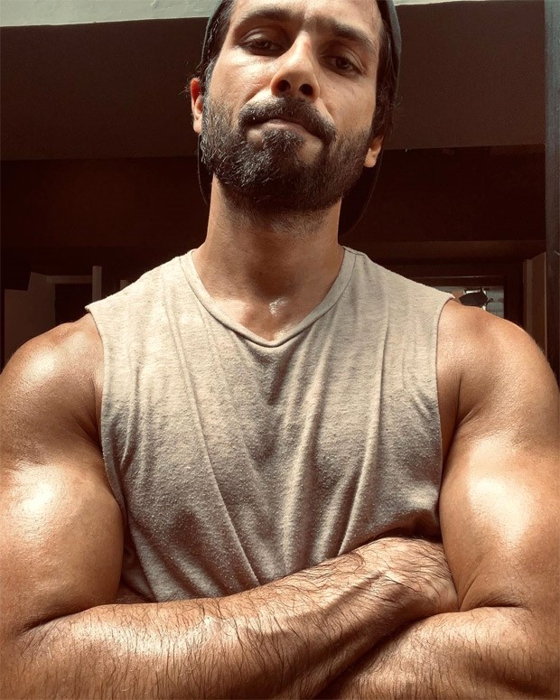 Shahid Kapoor shows off his buff muscles in the latest workout photo