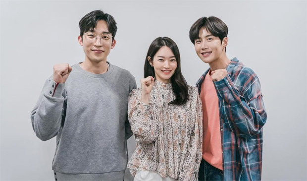 Shin Min Ah, Kim Seon Ho, Lee Sang Yi starrer Hometown Cha Cha to stream on  Netflix along with tvN simultaneously : Bollywood News - Bollywood Hungama