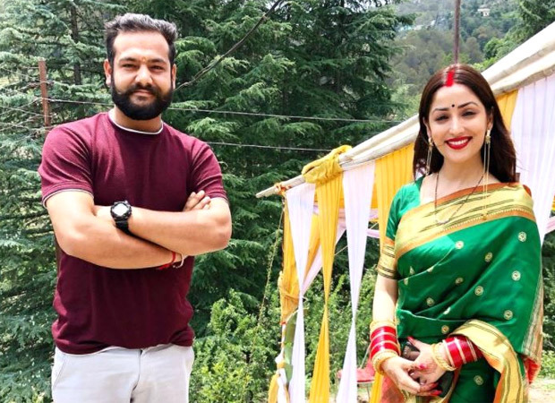 Yami Gautam goes traditional, Aditya Dhar keeps it casual in the first picture of the couple post-wedding