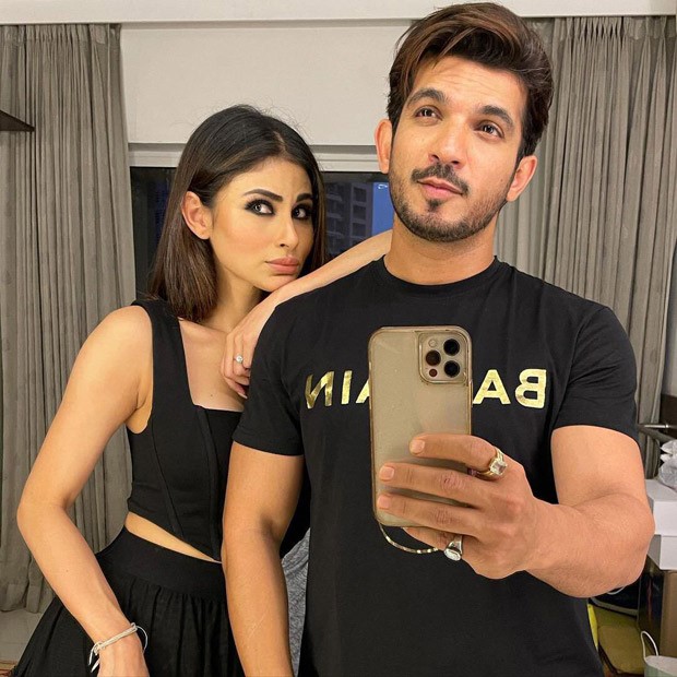 Arjun Bijlani poses with 'bestie' and Naagin co-star Mouni Roy