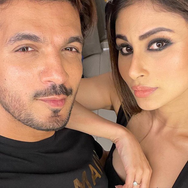 Arjun Bijlani poses with 'bestie' and Naagin co-star Mouni Roy