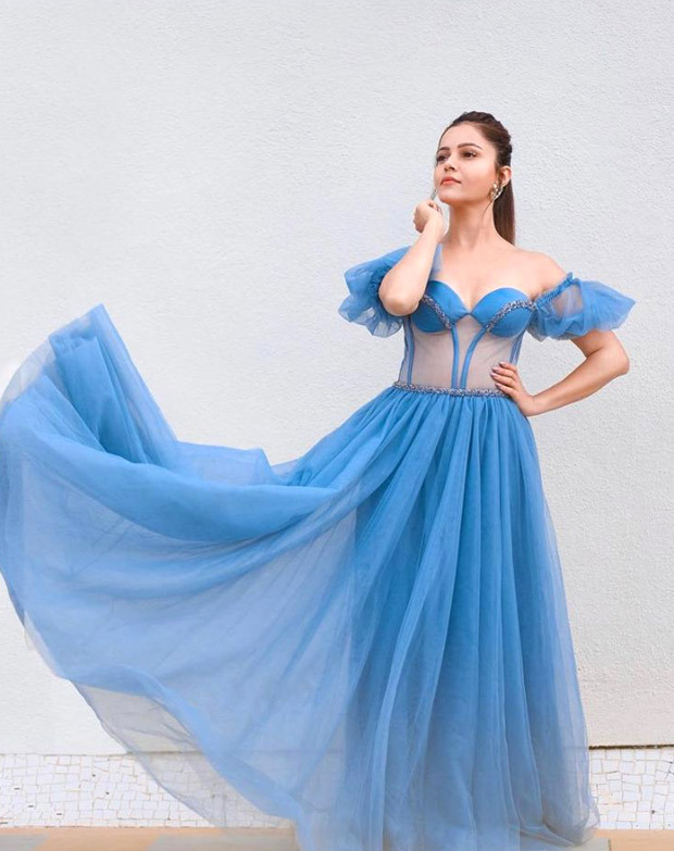 COLOUR OF THE WEEK - BLUE: Kriti Sanon, Nora Fatehi, Anushka Sen, Disha Parmar love the bright hues COLOUR OF THE WEEK - BLUE: Kriti Sanon, Nora Fatehi, Anushka Sen, Disha Parmar love the bright hues