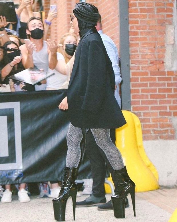 Lady gaga big heels clearance