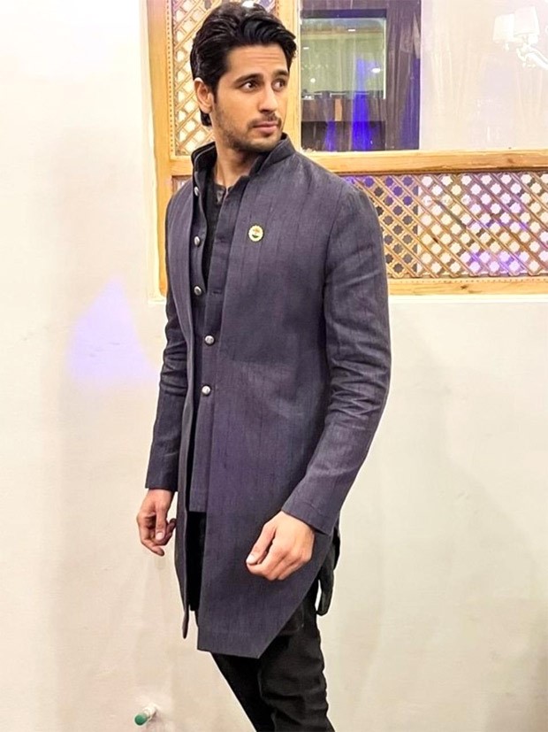 Sidharth Malhotra looks charming in a fusion kurta custom made by Kunal Rawal