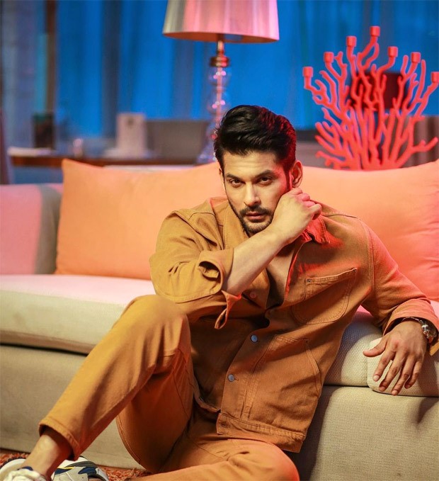 Sidharth Shukla looks dapper in monotone look in these latest photos Sidharth Shukla looks dapper in monotone look in these latest photos