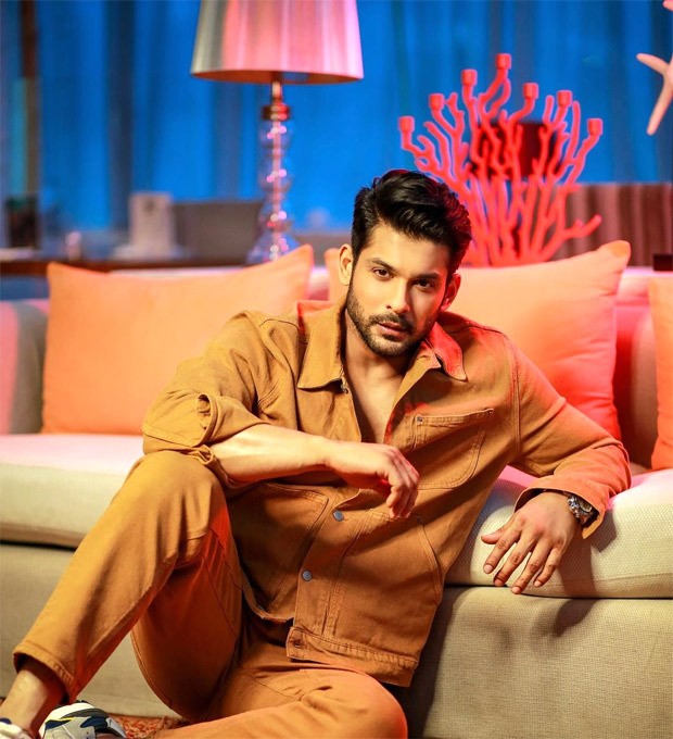 Sidharth Shukla looks dapper in monotone look in these latest photos Sidharth Shukla looks dapper in monotone look in these latest photos