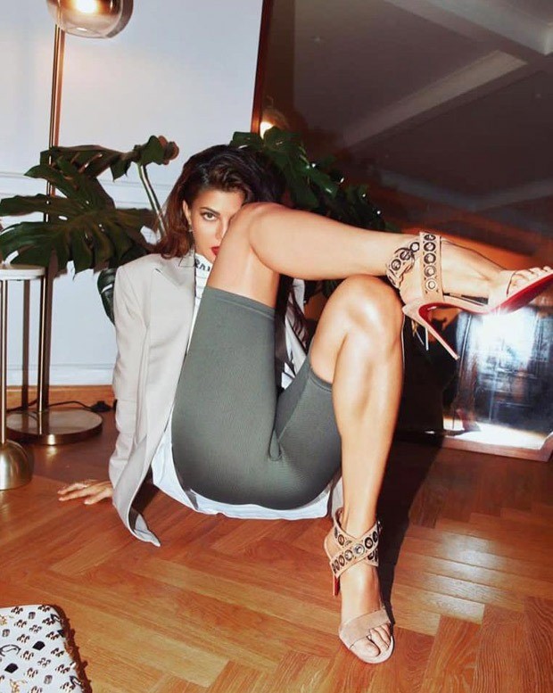 Jacqueline Fernandez just made our hearts skip a beat after dropping some  drool-worthy snaps on her Instagram : Bollywood News - Bollywood Hungama
