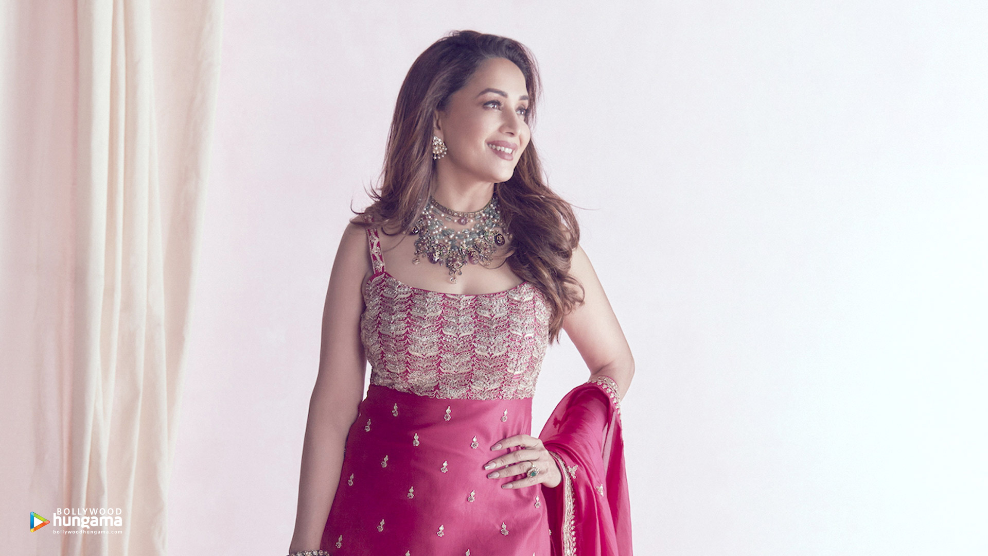 Madhuri Dixit Wallpapers | madhuri-dixit-1-12 - Bollywood Hungama