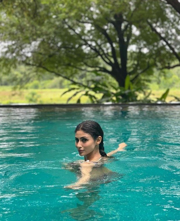 Rubina Dilaik shares photos of swimming pool show many poses under water  EntPKS - रुबीना दिलैक ने शेयर की स्विमिंग पूल वाली PHOTOS, पानी के अंदर दिए  कई पोज – News18 हिंदी