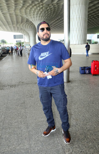 Photos: Mika Singh, Shirley Setia and Aly Goni snapped at the airport