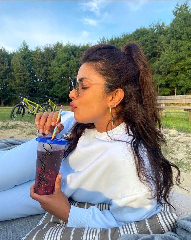 Priyanka Chopra Jonas keepts it comfy as she enjoys summers in UK Priyanka Chopra Jonas keepts it comfy as she enjoys summers in UK