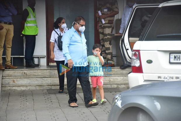 Kareena Kapoor Khan, Saif Ali Khan, Taimur back from Maldives; baby Jeh Ali Khan's looks adorable in blue onesie&nbsp;