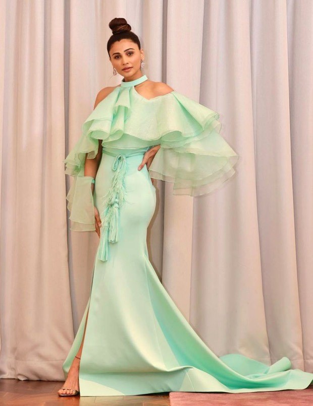 Daisy Shah looks like a mint green dream in latest snaps : Bollywood News -  Bollywood Hungama