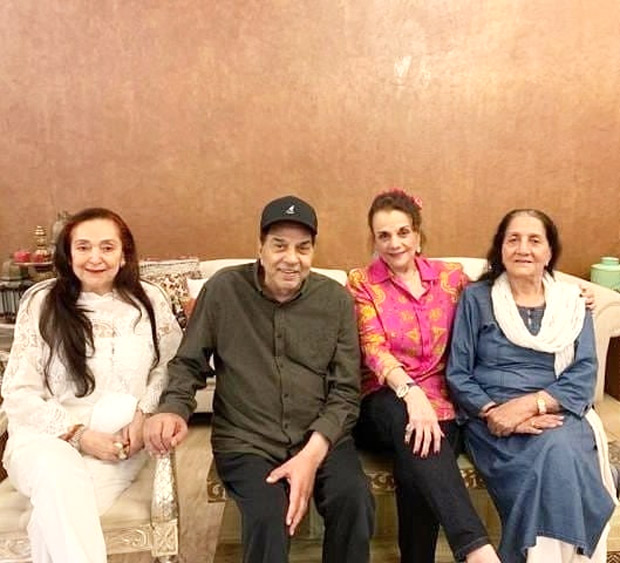 Dharmendra makes a rare joint appearance with first wife Prakash Kaur in a reunion with Mumtaz