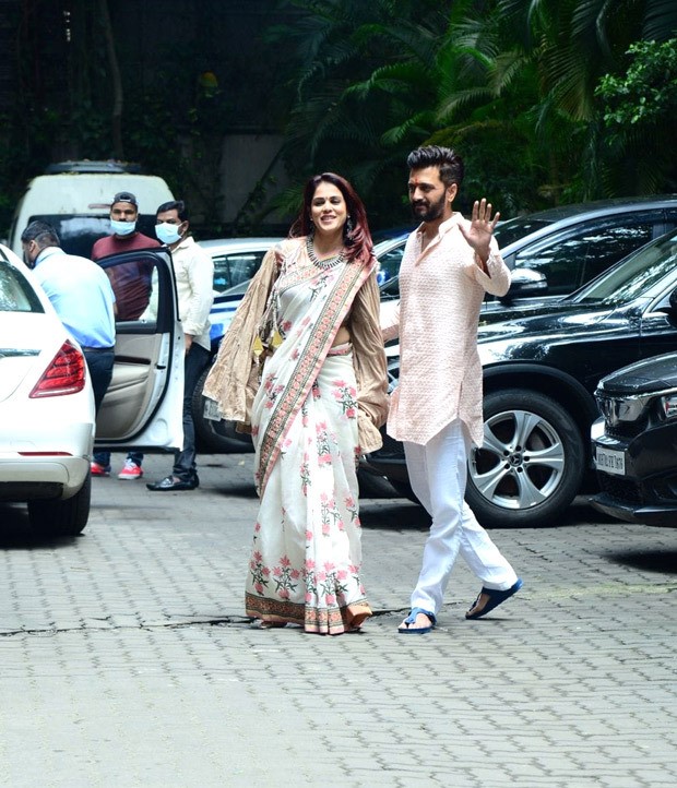 Genelia and Riteish Deshmukh give major couple style goals as they step out for Ganpati celebrations