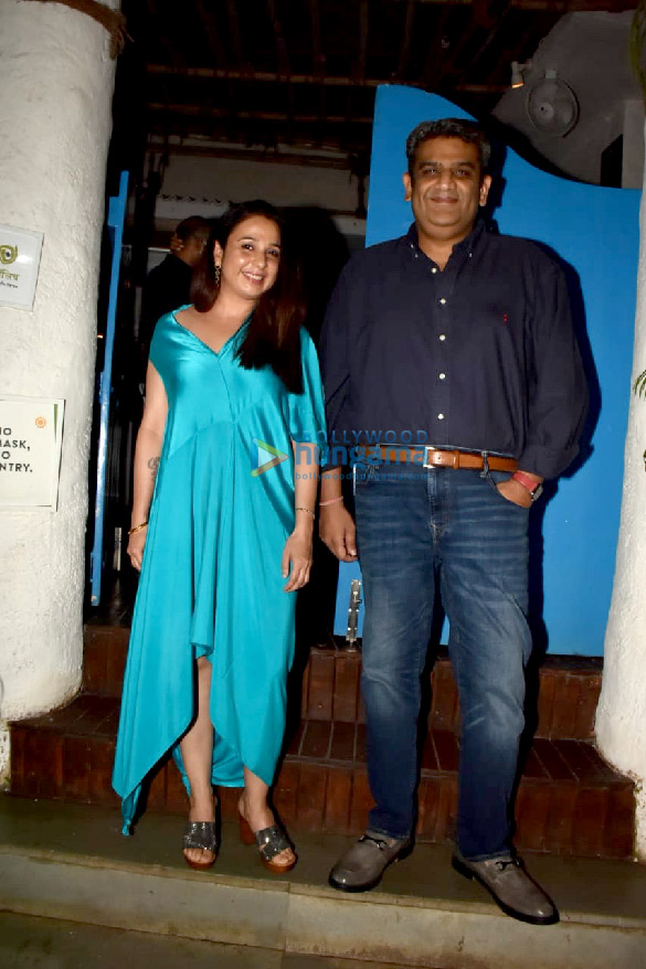 Photos: Mission Majnu team celebrate the shoot wrap-up at Oliver Bar in Khar