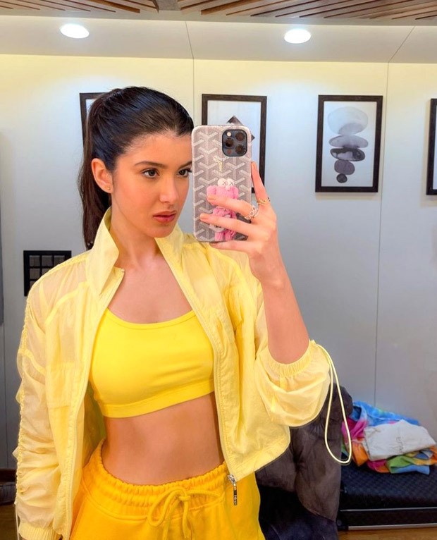 Shanaya Kapoor knows what to do when life gives her lemons- make it fashion!