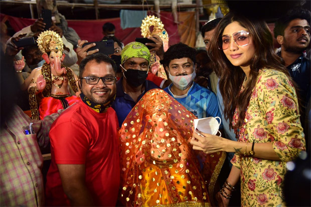Shilpa Shetty welcomes Ganpati home, chants ‘Ganpati Bappa Morrya’ see photos