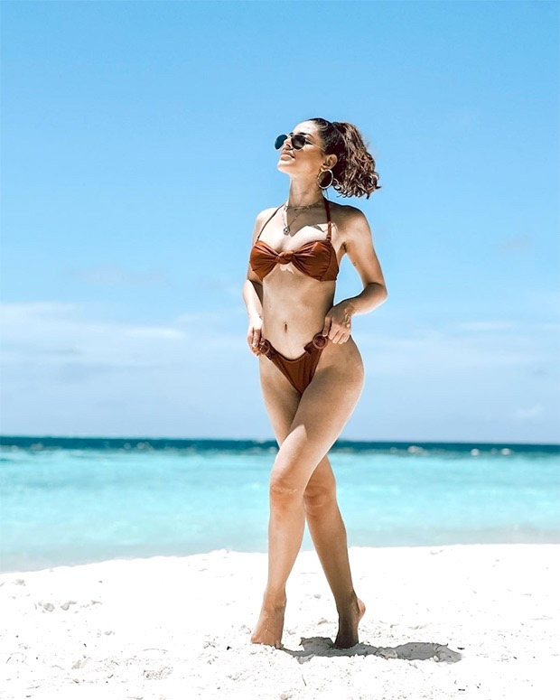 Alaya F sizzles in skimpy brown bikini while soaking in the sun on the beaches of Maldives