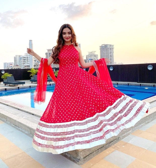 Anushka Sen looks beautiful in red anarkali dress