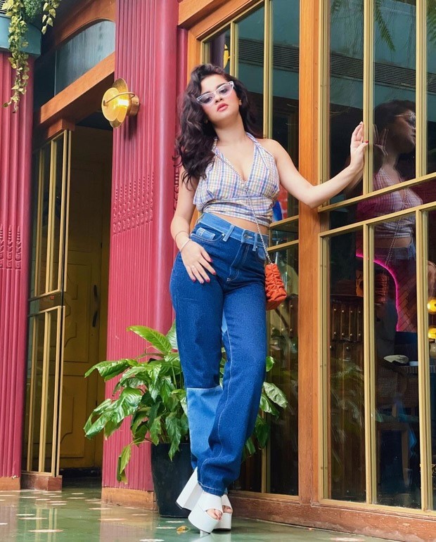 Avneet Kaur slays in cool street style look with a retro touch