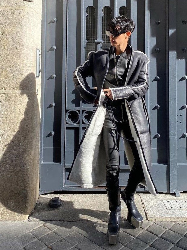 GOT7's Mark Tuan drips of luxury as he dons Rick Owens for Paris Fashion Week that costs about Rs. 5 lakh GOT7's Mark Tuan drips of luxury as he dons Rick Owens for Paris Fashion Week that costs about Rs. 5 lakh