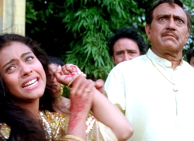 Kajol Shahrukh Khan Ka Sex - Kajol shares an iconic scene with Amrish Puri from DDLJ as the film marks  26 years 26 : Bollywood News - Bollywood Hungama