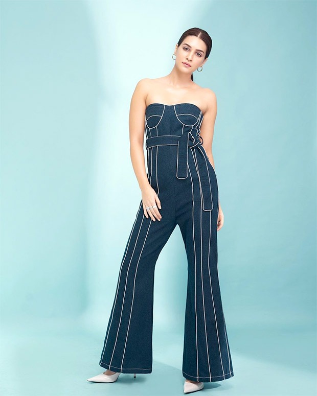 Kriti Sanon looks stunning in a navy blue jumpsuit worth Rs. 7,000 Kriti Sanon looks stunning in a navy blue jumpsuit worth Rs. 7,000