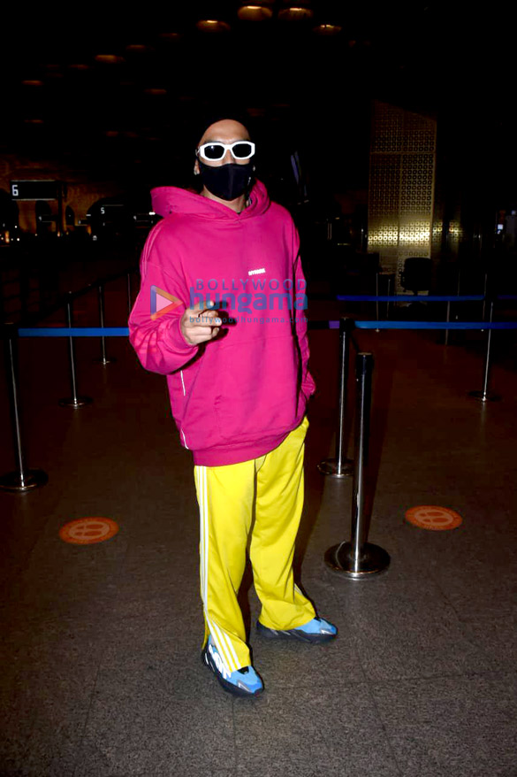 Photos: Ranveer Singh, Mrunal Thakur and Pooja Hegde snapped at the airport