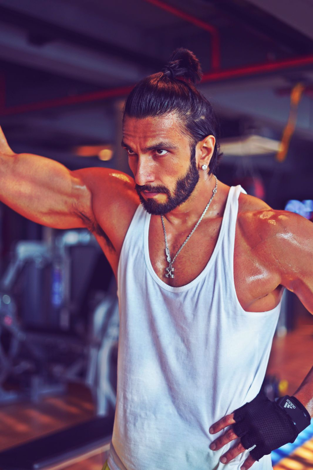 Ranveer Singh gives major fitness motivation flaunting his bulked-up physique, see photos Ranveer Singh gives major fitness motivation flaunting his bulked-up physique, see photos