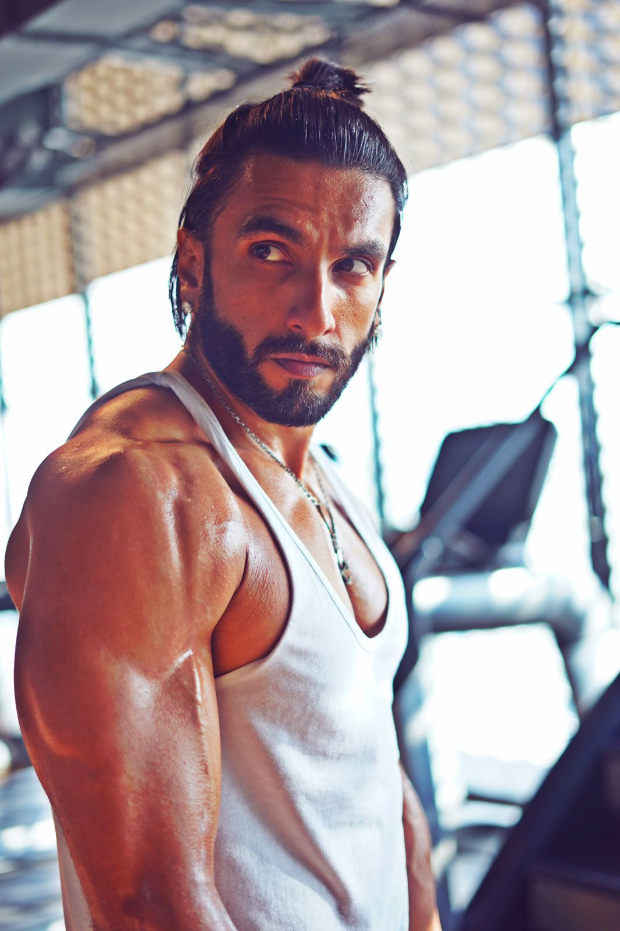 Ranveer Singh gives major fitness motivation flaunting his bulked